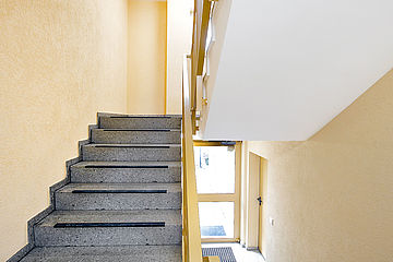 Treppenhaussanierung in Wiesbaden, Platterstraße 1 - Wände und Decke streichen